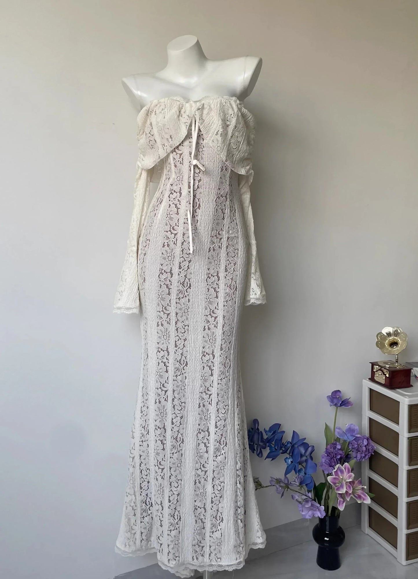 black lace maxi dress Off Shoulder Long Flare Sleeves sexy Evening gown zipper back mermaid gown New high fashion dress women