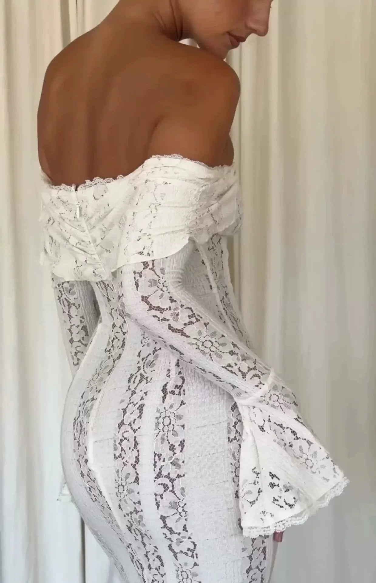 black lace maxi dress Off Shoulder Long Flare Sleeves sexy Evening gown zipper back mermaid gown New high fashion dress women
