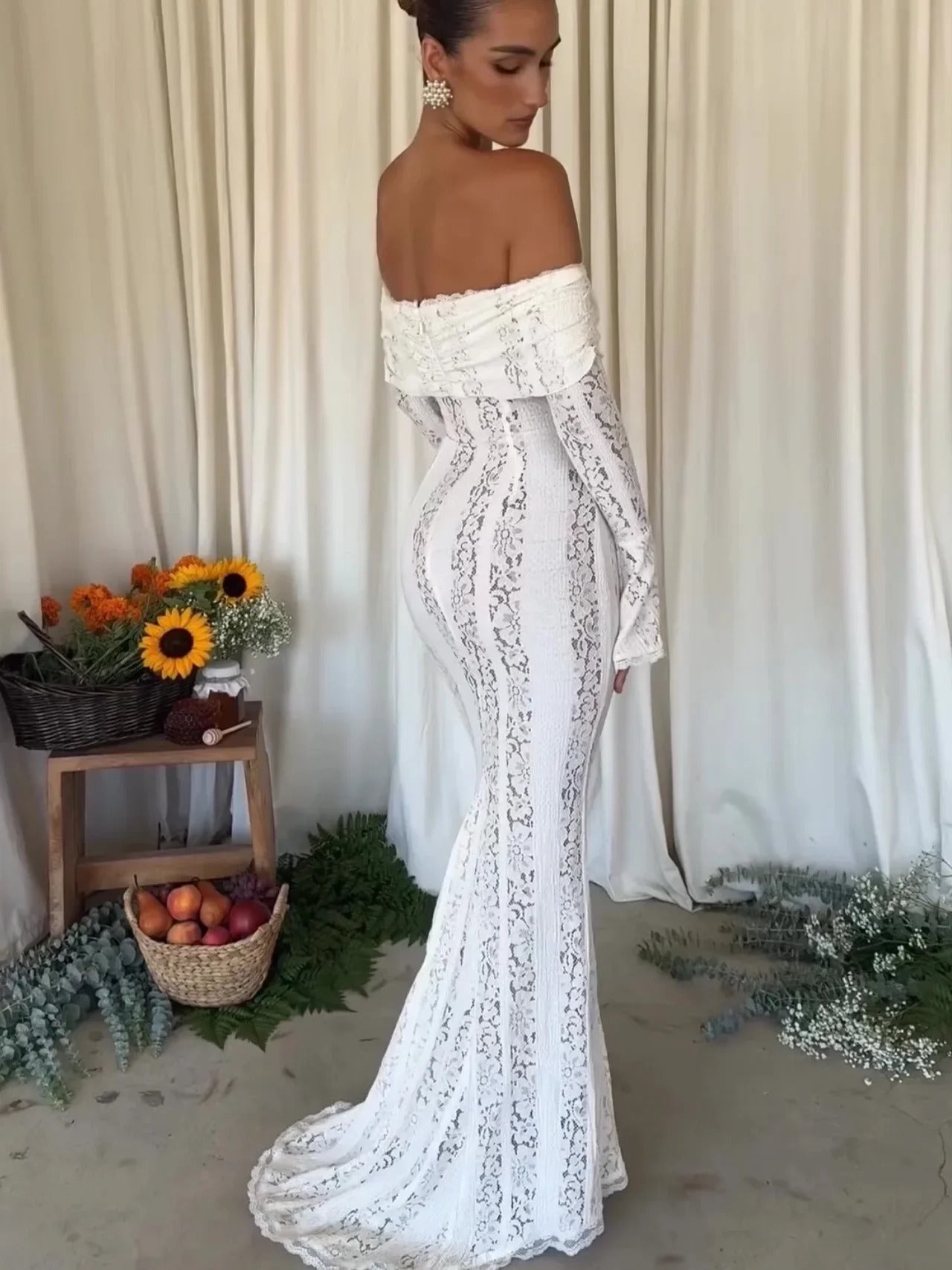 black lace maxi dress Off Shoulder Long Flare Sleeves sexy Evening gown zipper back mermaid gown New high fashion dress women